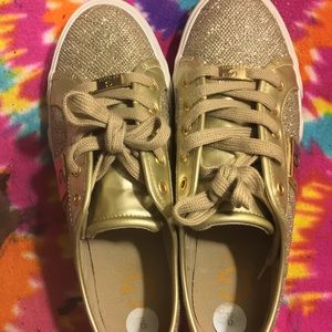 Low top G by Guess shoes